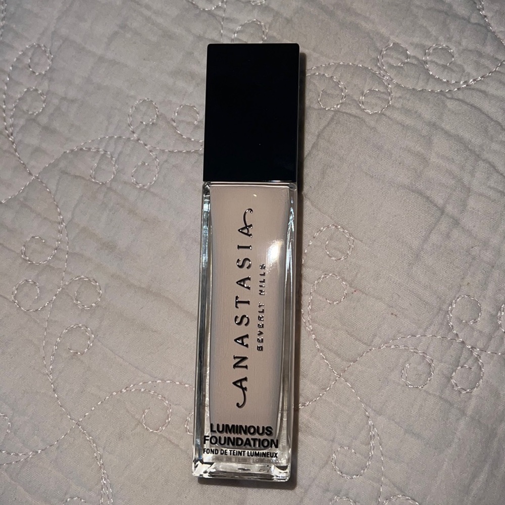 Anastasia Beverly hills luminous foundation